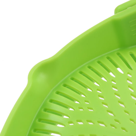 Adjustable kitchen strainer for easy draining