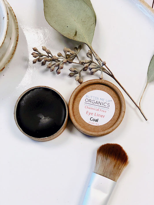 Natural vegan eyeliner safe for sensitive eyes