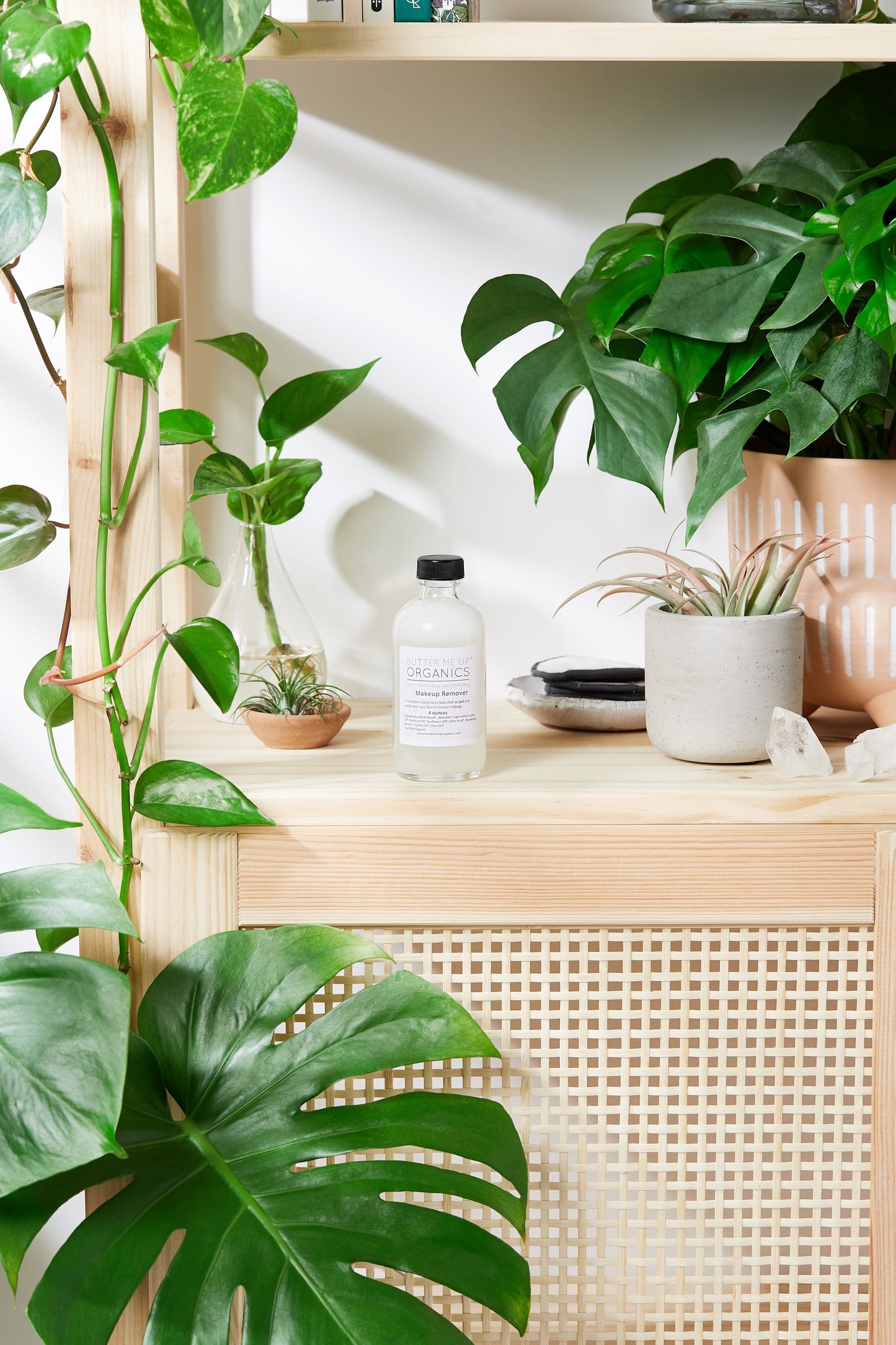 Eco-friendly zero waste skincare product for sensitive skin