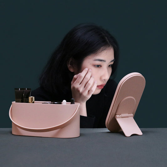 Stylish and practical makeup organizer
